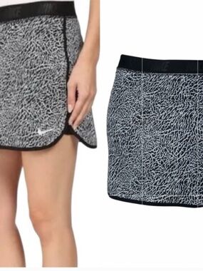 Nike Women's Black & White Abstract Print Athletic Skort